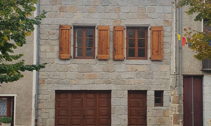 Le Malzieu-Ville House | 4 pers Apartment - In the heart of the historic medieval center of Le Malzieu-Ville