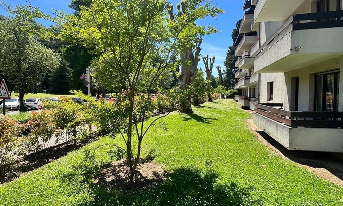 Saint-Martin-d'Uriage Apartment | 4-person ground-floor apartment, in the center of town and facing Parc d'Uriage, close to amenities