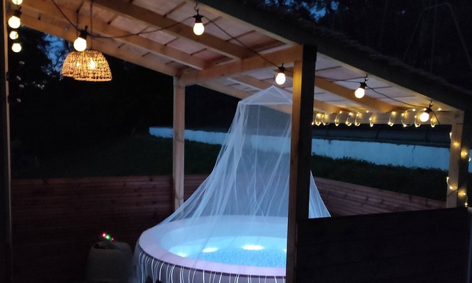 Capvern House | 4-person gîte with jacuzzi and tennis court