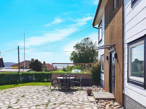 Edshultshall House | 4 person holiday home in HÄLLEVIKSSTRAND