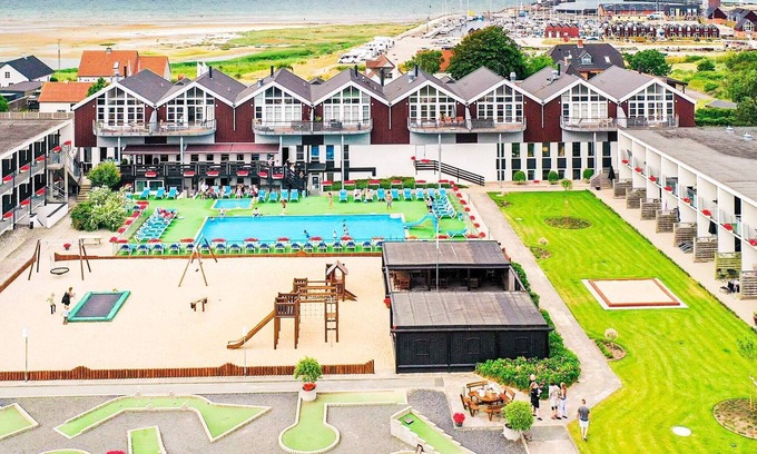 Bønnerup Strand Apartment | 4 person holiday home on holiday park in Glesborg