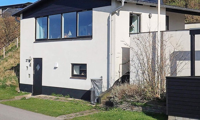 Hvalpsund House | 4 person holiday home in Farsø