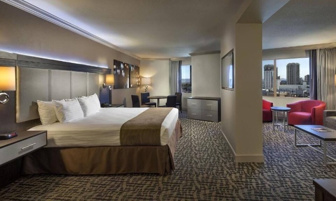 Gateway District House | 4 Relaxing Suites Near The Neon Museum, 2 Pools, Game Room, Onsite Parking!