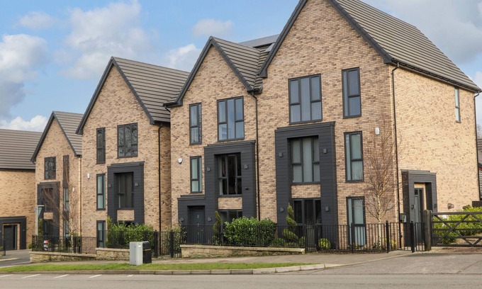 Skegby House | 4 ROCKCLIFFE GRANGE, pet friendly, with hot tub in Mansfield
