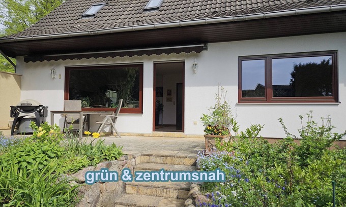 Mariendorf Apartment | 4 star basement apartment Alt-Mariendorf (parking lot on the property)