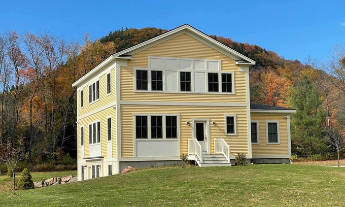 Richmond Apartment | 4-Season Getaway: Fantastic Location & Views!