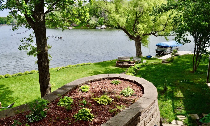 Wabasha County House | 4 Seasons of Family Fun on Lake Zumbro! Beautiful lakeside retreat.