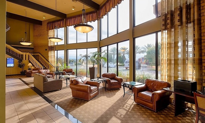 Redding House | 4 Spacious Units! Outdoor Pool, FREE Parking, Pets Allowed, Near Sundial Bridge!