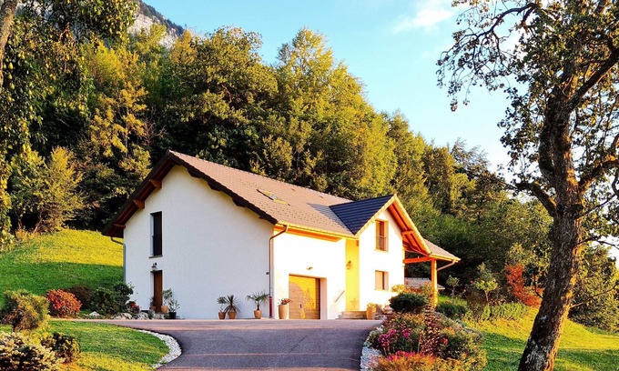 Aiguebelette-le-Lac House | 4-star gîte, 10 people, with SPA, 2 minutes from the lake. Lake view.