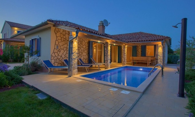 Milohnici Villa | 4 * villa with private pool - modern and well equipped