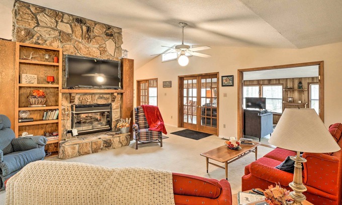 Poplar Bluff House | 40-Acre Poplar Bluff Nature Lovers Paradise!
