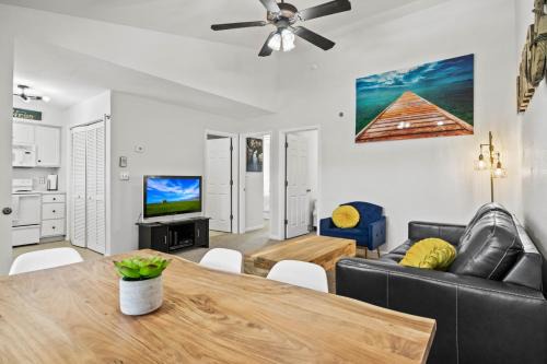 Lakeland House | 40 Lighthouse Rd. Unit 3-402