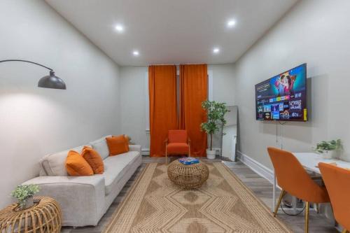 Upper Roseville Apartment | 40 OFF 3Days, 9 min to EWR, 2 Queen Beds, Sleeps 6