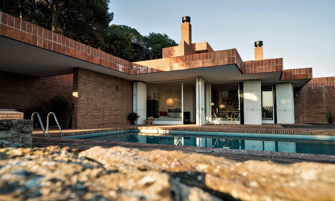 Sant Feliu de Codines House | 400m2 swimming pool. Architect Coderch. 35min BCN