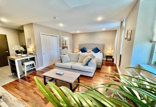 Logan Square Apartment | 403 Luxury and Comfy King bed in Central city of phily