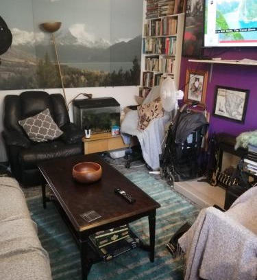 Middle Park and Sutcliffe House | 42 Churchbury Rd room 1