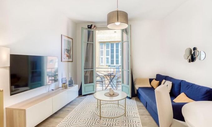 Lazaret Apartment | #44 1 BDR Flat Cap AC balcony 5mins walk to beach