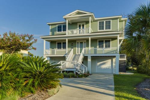 Saint Helena Island House | 449 Tarpon Blvd