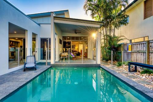 Mount Coolum House | 48 Boardrider Crescent