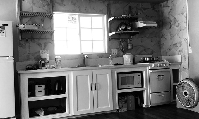 Hawthorne House | 4942-B West 120th street guest house closed to LAX AIRPORT