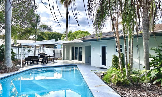South Corals House | 4BD Family Paradise Retreat - Heated Pool/Arcades/Pool Table