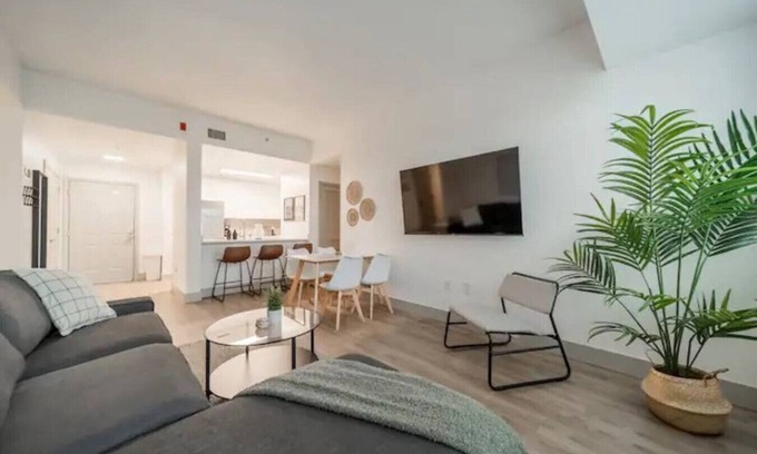 Charlotte Center City Apartment | 4Bed/2Bath - W/Wi-Fi +Fitness Centre +Truist Field