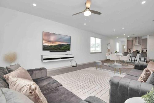 Southeast Houston House | 4Bedroom Escape - Near Med Center With Backyard