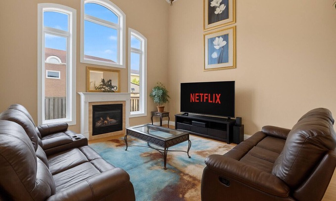Alderwood Hotel | 4BR - 10 Min to Downtown & Airport - Gym/Pool Table