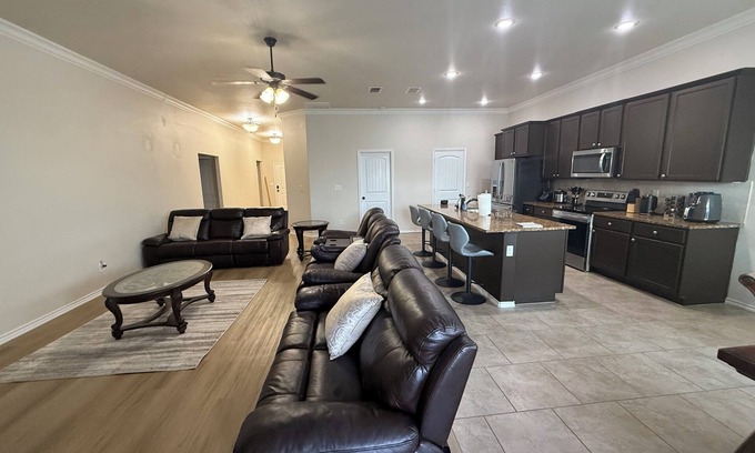 Lubbock House | 4BR 2B Retreat w Garage, Huge Fence Yard & Pet-Friendly – Near TTU & Hospitals