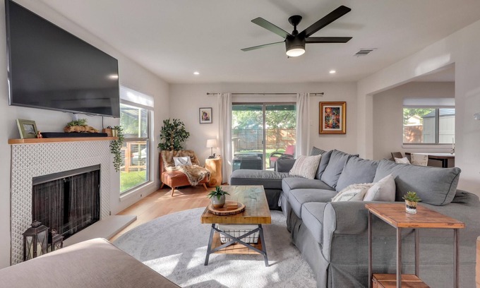 Quail Hollow House | 4BR/3.5BA N.Austin Retreat ft. 2 Master Suites