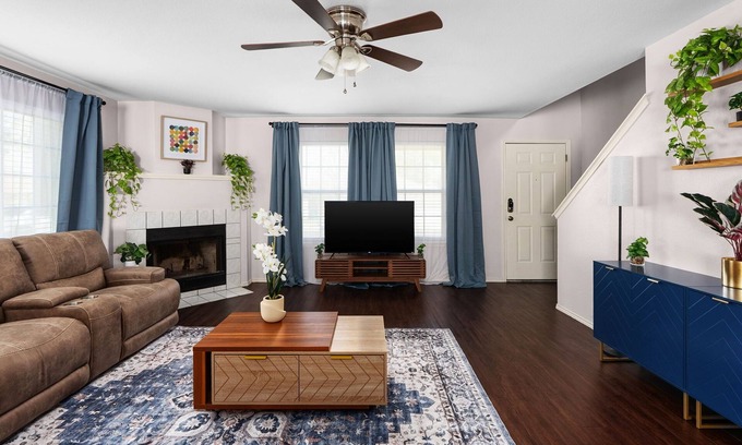Austin House | 4BR 30+ Days WiFi + Home Office + Near Airport