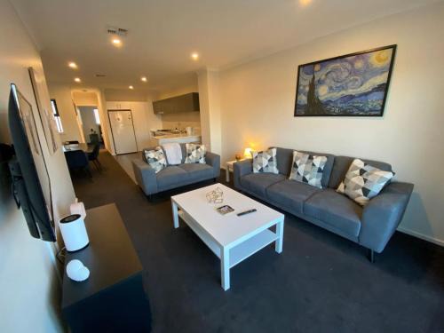 Franklin House | 4BR 3BA Modern Townhouse at the Heart of Franklin - Hosted by Canstay