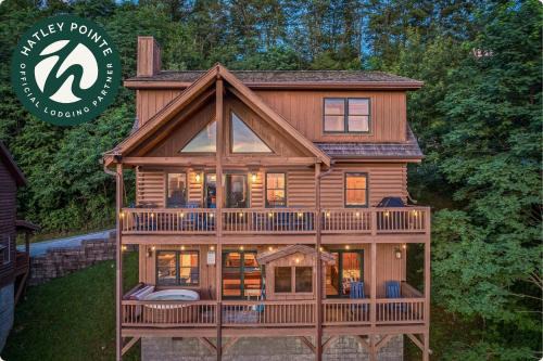 Wolf Laurel House | 4BR Cabin with Ski Resort, Mtn Views & Hot Tub