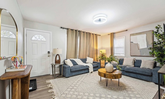 Wheaton House | 4BR Family Home - Prime Location | LCP Collection
