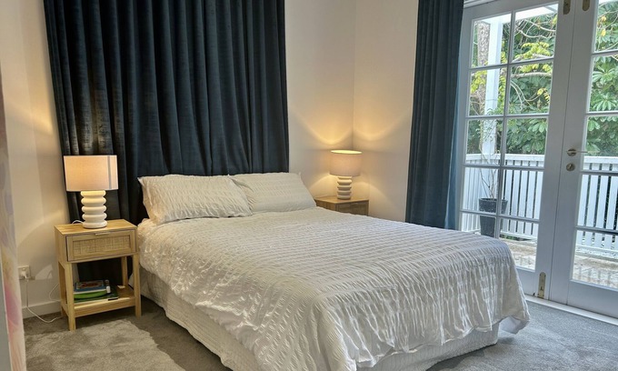 St. Lucia House | 4BR Family home with pool. 2KM from Brisbane city