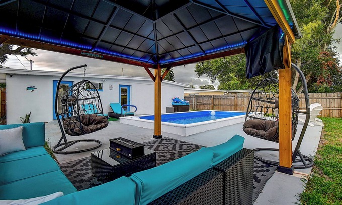 Walsingham House | 4BR Heated Pool Home In Largo! 10Min To Beaches