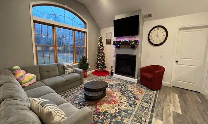 Highland House | 4BR Home in Highland Near Mountain Views and Wedding Venues