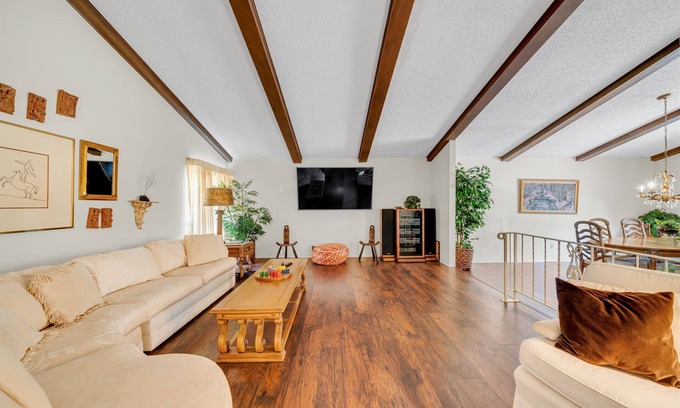 Universal City House | 4BR Home w/Pool Grill Sleeps 12 Near AFB