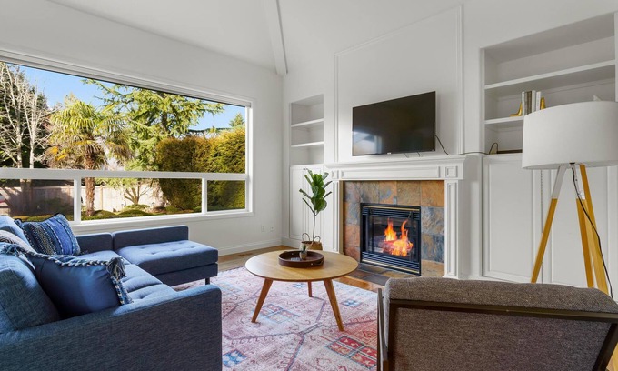 Sammamish House | 4BR House in Sammamish w/Office