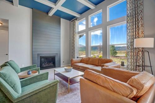 Monument House | 4BR Mountain views - Movie Theater - Pool Table