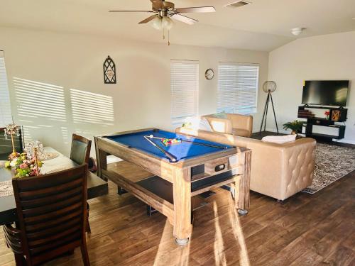 McNeil Villa | 4BR Retreat 15m Downtown and The Domain
