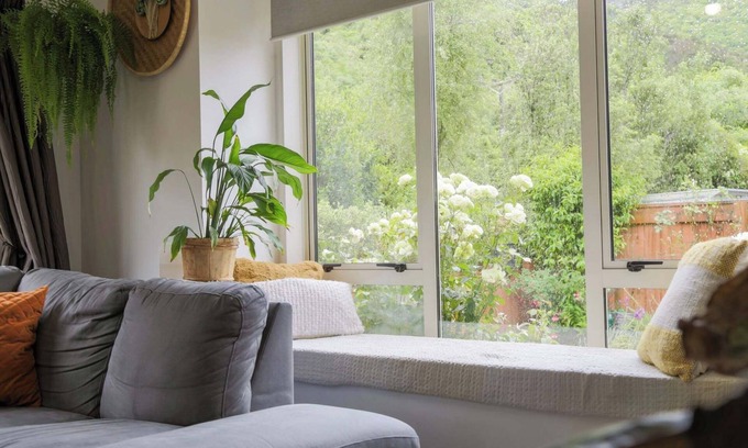 Nelson House | 4kms from CBD, pet-friendly, bike tracks/bus right out the gate, family/couples