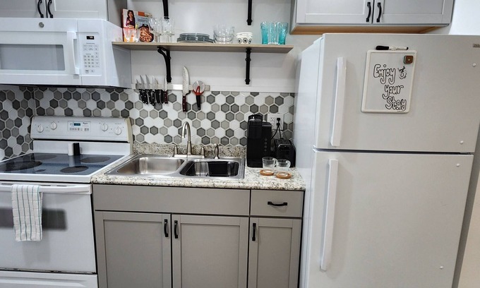 Mount Vernon Apartment | 4th St Studio- Weekly/Monthly Discounts! Travelers and Contractors Welcome!