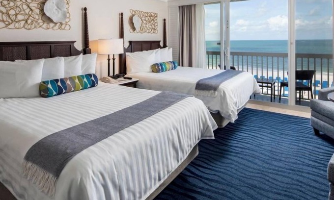 St. Pete Beach Hotel | 4x Gulf Front View With Balcony 2 Queen Beds at Island Grand at TradeWinds