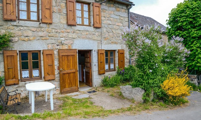 Peyre-en-Aubrac House | 5/7 pers rental in Grandviala