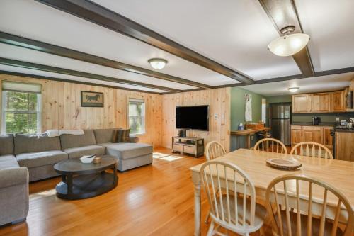 Brantingham House | 5-Acre Brantingham Property with Porch and Grill!