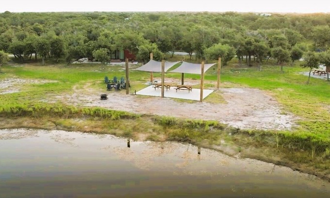 Rockport House | 5 Acre Property - Fish Camp Rockport