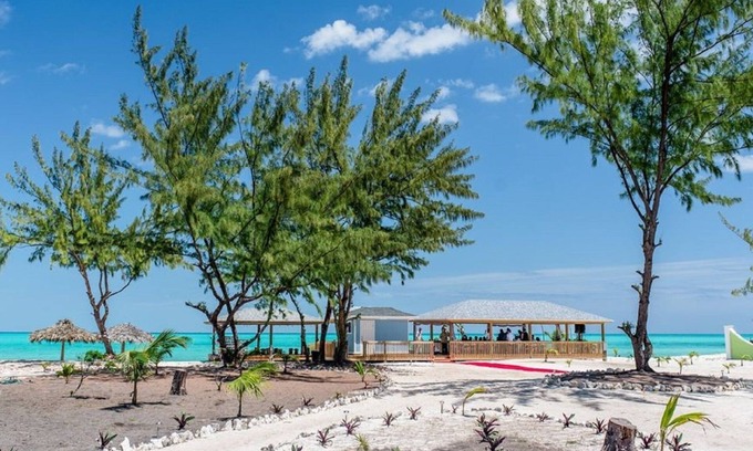 Kemps Bay Villa | 5 Beach Homes Near White Sand Beaches of South Andros