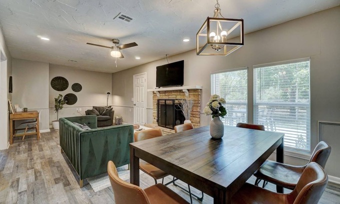 Oklahoma City House | 5 BED Beauty! Lake Hefner Hideaway