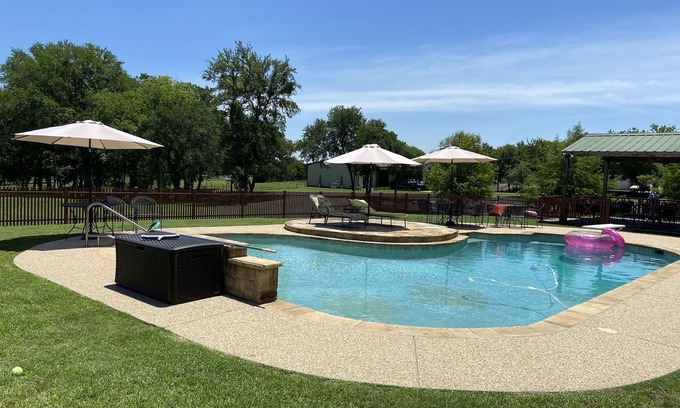 Rockwall House | 5 Bed Farmhouse with Pool, Pond, and Cows